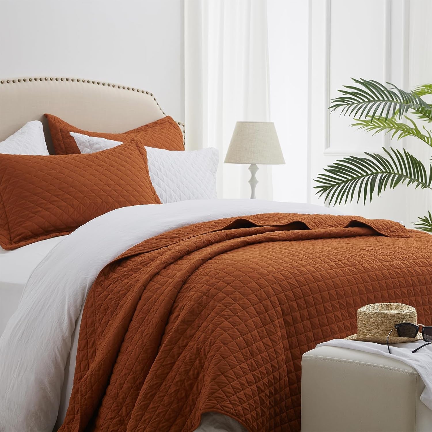 King Size Quilt Set in Burnt Orange, Lightweight Reversible Comforter Bedspread, Soft Rust Diamond Quilted Bedding Set, Includes 1 Quilt and 2 Pillow Shams, Ideal for All Seasons