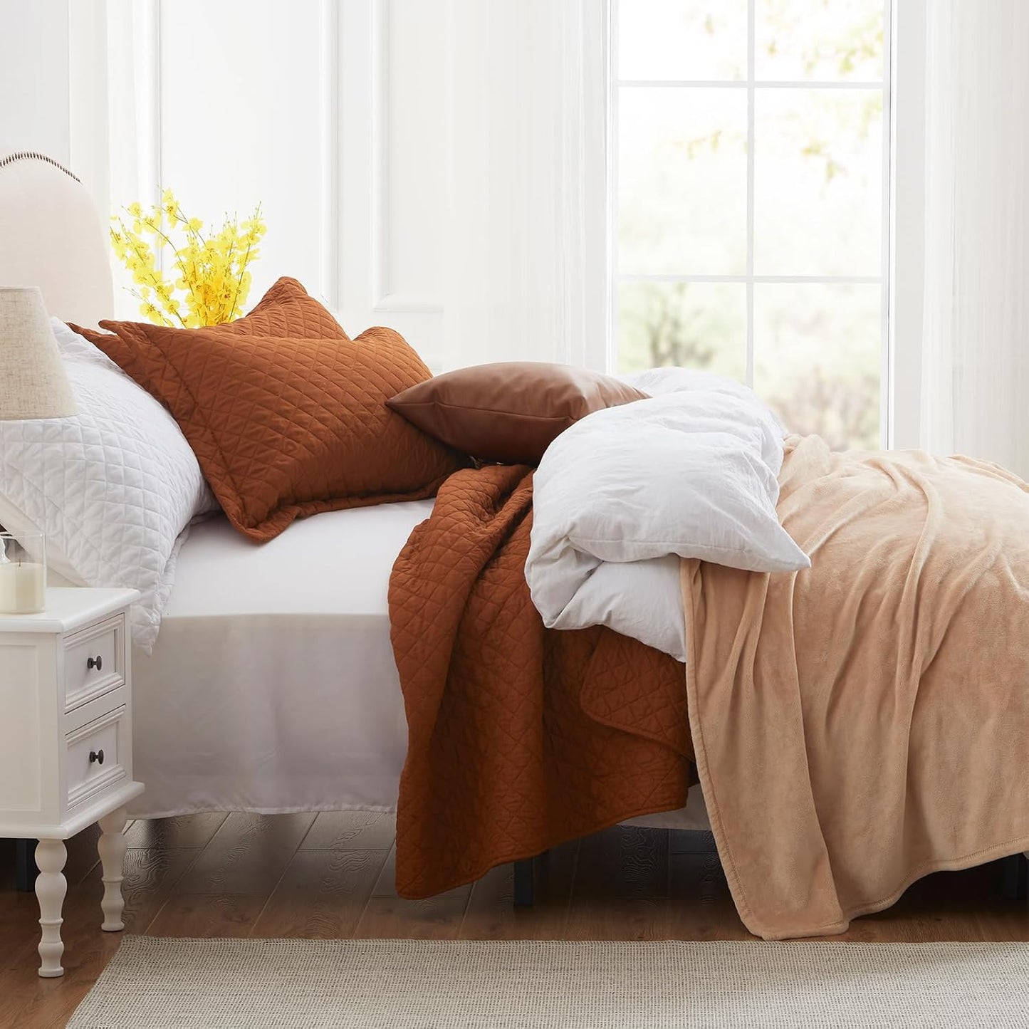 King Size Quilt Set in Burnt Orange, Lightweight Reversible Comforter Bedspread, Soft Rust Diamond Quilted Bedding Set, Includes 1 Quilt and 2 Pillow Shams, Ideal for All Seasons